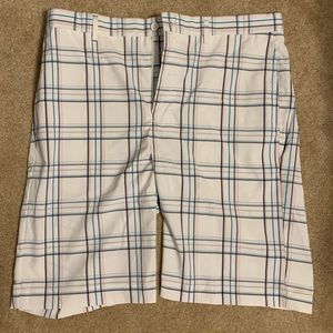 Men’s 32 plaid golf shorts